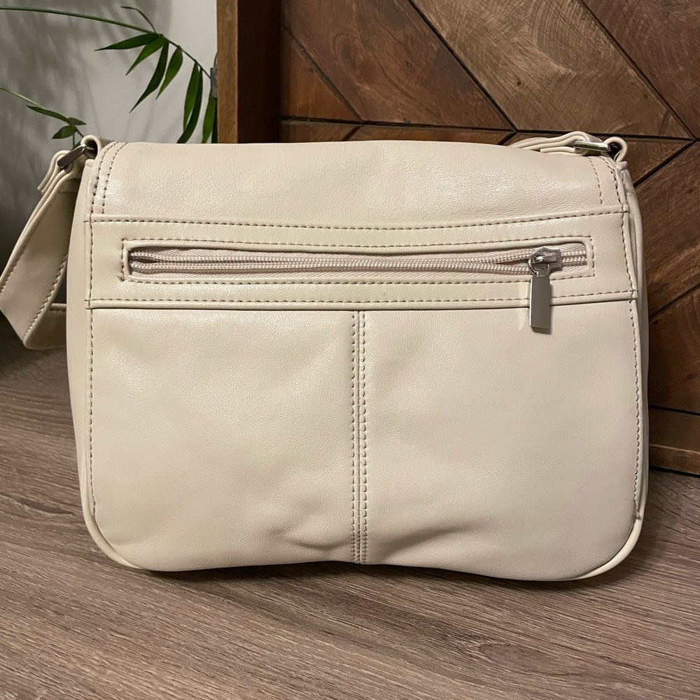 Aurielle Ivory Leather Multi-compartment Crossbody Purse - Picture 3 of 14